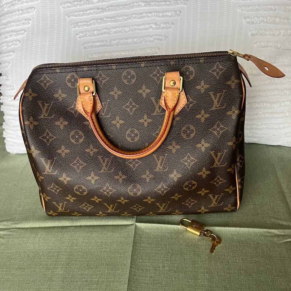 Louis Vuitton Monogram Canvas Speedy 30